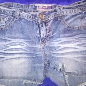 Wallflower women's size 16 jean shorts